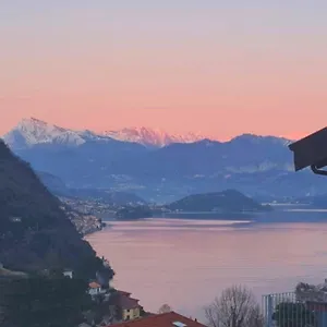 https://vista-dolce-isola-lakeview-pool-terrace-garden-apartment.it-lombardy.com